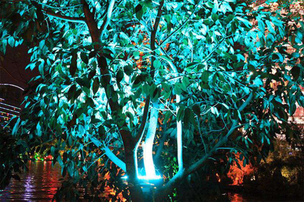 亿万先生mr照明的RGB投光灯用在海内景观亮化项目