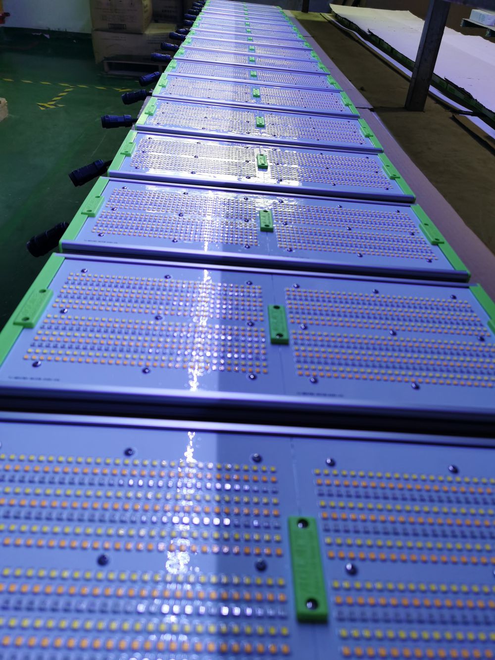 亿万先生mr光电的ＳＭＤＬＥＤ用于公司自产的植物生长灯